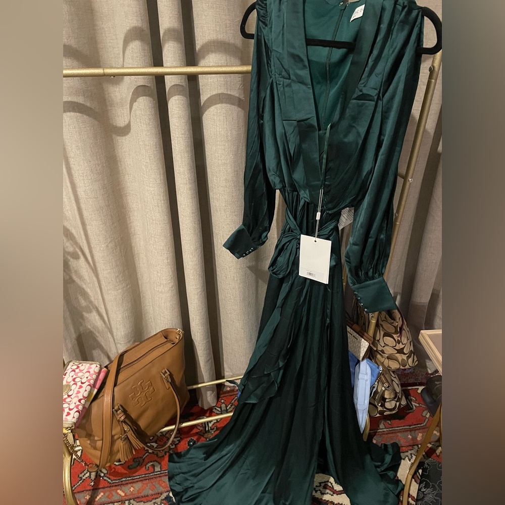 Mac Duggal Size 8 green dress.